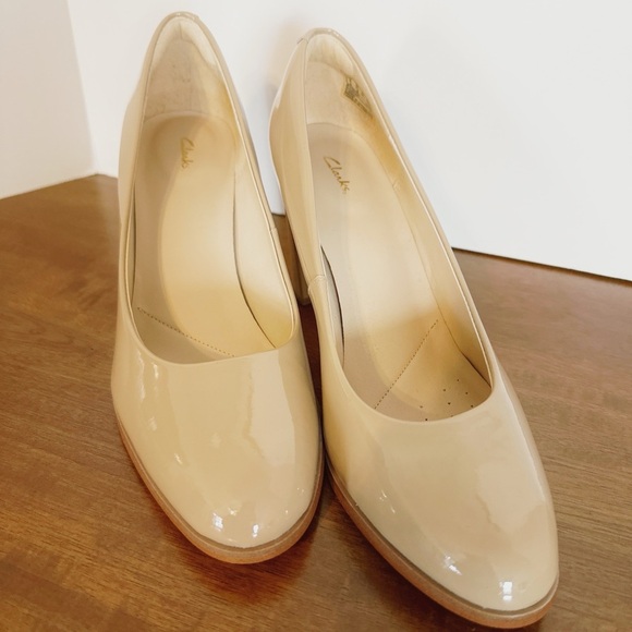 Clarks Kaylin Cara 2 Block Heels Size US 8.5 M Nude Color - Picture 1 of 16